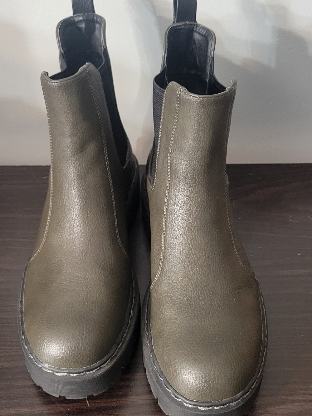 Sincerly Jules Olive Green Leather Hippie Booties with Black Elastic US 7.5
